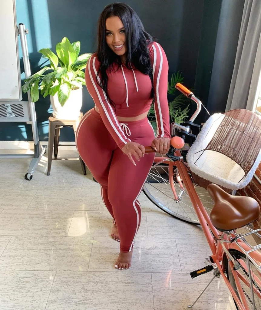 Stephanie Elyse Biography