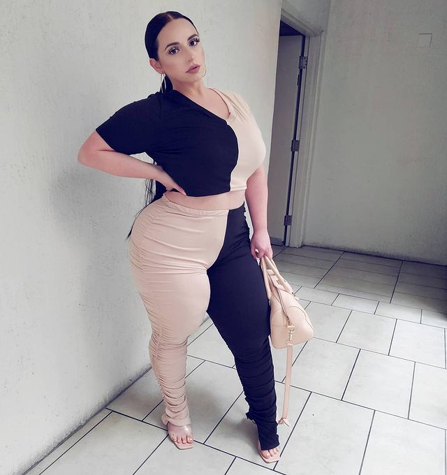 Fuchsiafifi Biography